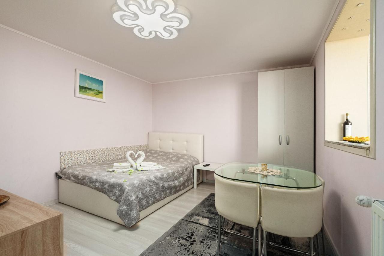 Stone Gate Apartment #1 Бухарест Экстерьер фото