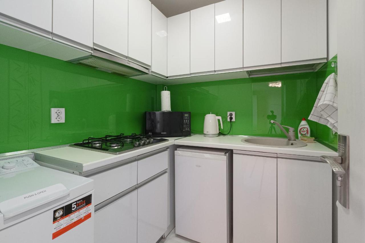 Stone Gate Apartment #1 Бухарест Экстерьер фото