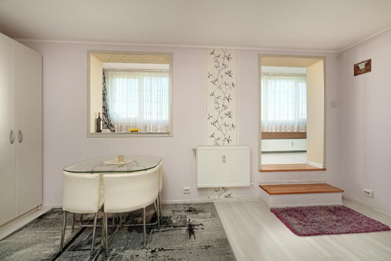 Stone Gate Apartment #1 Бухарест Экстерьер фото